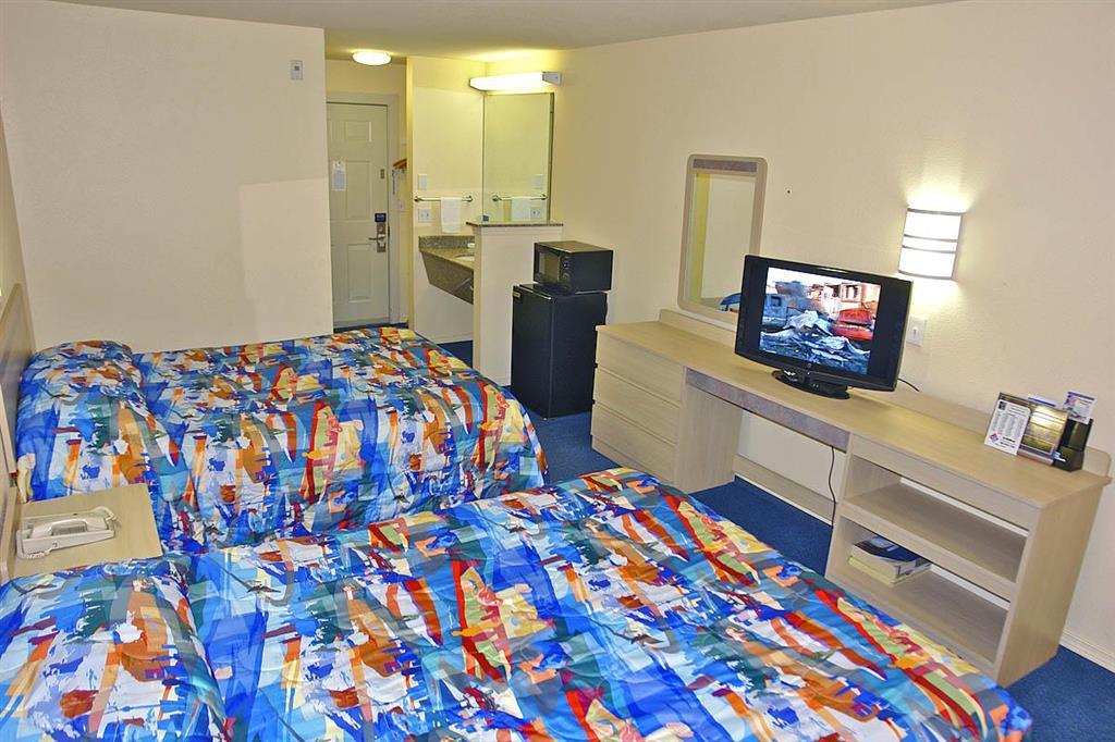 Motel 6 Portland Mall - 205 Room photo